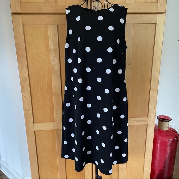 Anne Klein Dresses & Skirts - Anne Klein black & white polka dot sleeveless sheath Dress size 10